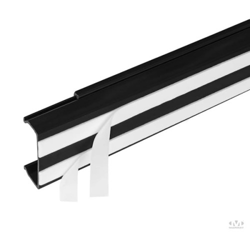 Listwa instalacyjna kanał kablowy, czarna, o wymiarach 20x12 mm, długość 2 m. Widoczna taśma montażowa na jednym końcu, z prostym wzorem na powierzchni. Produkt leży poziomo, z widoczną strukturą materiału.