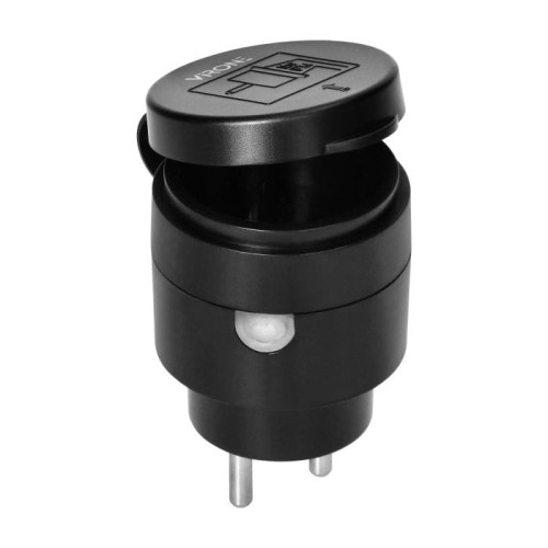 Bezprzewodowe gniazdo elektryczne Orno RS-7 w kolorze czarnym z pokrywą. Gniazdo ma dwa metalowe bolce oraz widoczny przycisk z ikoną. Wbudowane zabezpieczenie IP 44 sprawia, że jest odpowiednie do użytku na zewnątrz.