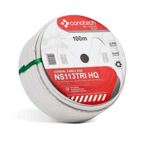Przewód koncentryczny RG6U Trishield o długości 100m, na białej szpuli. Widoczny jest napis COAXIAL CABLE RG6 NS113TRI HQ oraz oznaczenia dotyczące zgodności z normami. Szpula z zieloną taśmą zabezpieczającą, z boku widoczne informacje o specyfikacji.