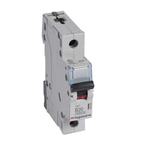 Wyłącznik nadprądowy 1P B 20A 6kA AC w kolorze białym. Produkt ma prostokątny kształt z przezroczystą osłoną oraz czarnym przełącznikiem. Widoczny napis B20 oraz logo Legrand. Ujęcie z boku, produkt w pozycji stojącej.