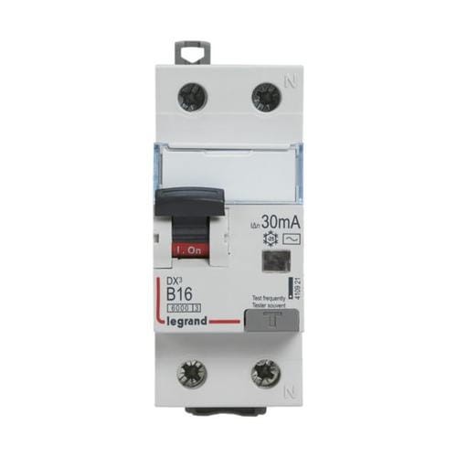 Wyłącznik różnicowo-nadprądowy 2P B16A P312 DX3 Legrand, z białą obudową, widoczny panel z napisem DX3 B16, przycisk włączania, wskaźnik testu, oznaczenia 30mA. Montażowy, z otworami na śruby.