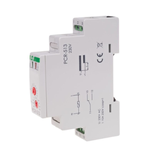 Przekaźnik czasowy PCR-513 1P 10A 230V AC, w kolorze białym, z oznaczeniami na obudowie. Widoczny panel z pokrętłem ustawienia oraz przyciskami, złączami do podłączenia. Produkt w pozycji stojącej, z widoczną grafiką schematu połączeń.