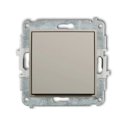 Regulator oświetlenia Karlik MINI ściemniacz w kolorze taupe beżowym. Produkt ukazany z przodu, z prostokątnym przyciskiem umieszczonym na metalowej podstawie. Brak widocznych napisów lub logo.