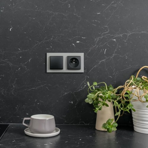 Karlik MINI Gniazdo pojedyncze z uziemieniem srebrny metalik - 7MGP-1ZP