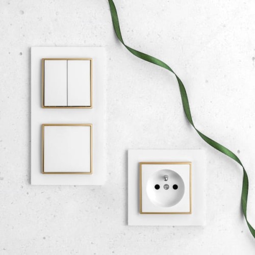 Karlik MINI Gniazdo pojedyncze z uziemieniem biały mat - 25MGP-1ZP