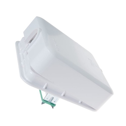 Puszka do AGD 440V w kolorze białym, podtynkowa i natynkowa, o wymiarach 80x80x24 mm. Ujęcie z boku, pokazujące zewnętrzną część i uchwyty montażowe. Prosty design, przeznaczona do instalacji elektrycznych.