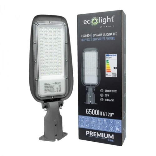 Lampa uliczna LED Eco Light EC20404, moc 50W, zimne białe światło 6500K, wydajność 130lm/W. Produkt stoi obok opakowania, na którym widoczne są parametry techniczne oraz logo producenta. Obudowa w kolorze czarnym, prostokątny kształt.