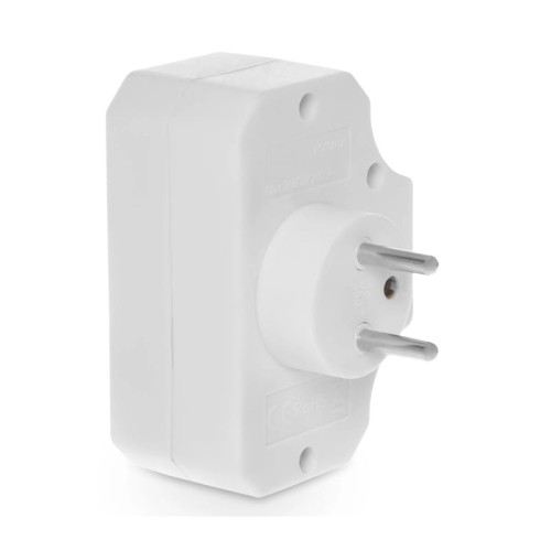 Potrójny rozgałęźnik elektryczny z białym, płaskim wykończeniem. Zainstalowane dwa gniazdka oraz wyłącznik. Ujęcie z boku, stojący na płaskiej powierzchni, widoczna konstrukcja i wtyczka. Idealny do rozdzielania zasilania w różnych urządzeniach.