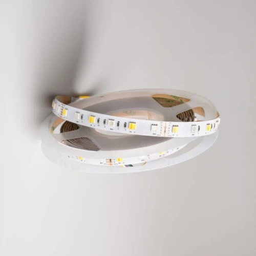 Taśma LED Ecolight EC79874 o mocy 14,4W, długości 5m, z barwą RGB+CCT. Produkt nawinięty na rolkę, z widocznymi diodami LED w białym i kolorowym wydaniu. Przezroczysta obudowa, elastyczna konstrukcja, idealna do dekoracyjnego oświetlenia.