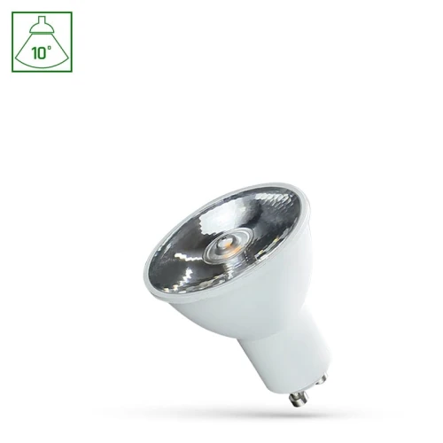 Żarówka LED GU10 6W z neutralną białą barwą światła. Ma soczewkę o wąskim kącie 10°. Biała podstawa, lustrzana czasza. Ujęcie z boku, stojąca. Tło proste, białe.