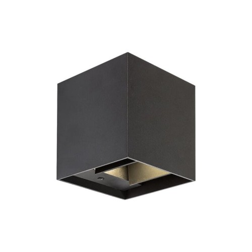 Kinkiet elewacyjny LED SOLIN 42W w kolorze czarnym, o prostokątnym kształcie, montowany na elewacji. Widoczna szczelina u góry do emitowania światła, matowa powierzchnia. Produkt wykonany z metalu, umieszczony w pozycji wiszącej.