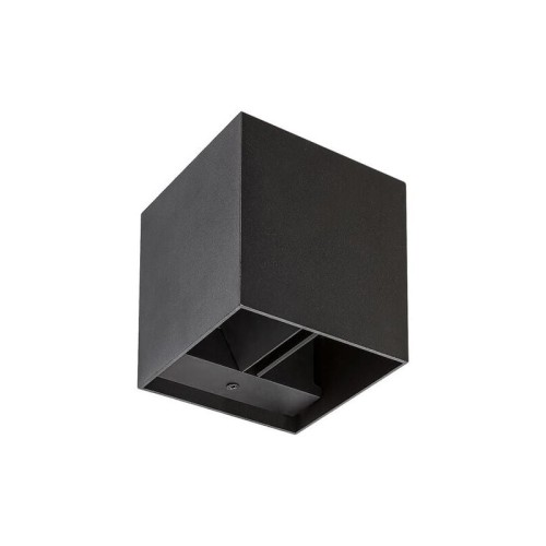Kinkiet elewacyjny LED SOLIN 42W w kolorze czarnym, kwadratowy kształt, matowa powierzchnia. Ujęcie z boku, produkt zamontowany na ścianie, widoczna konstrukcja z otworami do emitowania światła.