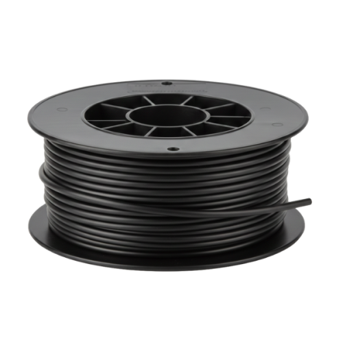 Czarna rura termokurczliwa o średnicy 19/9,5 mm, na szpuli o długości 50 m. Produkt leży na płaskiej powierzchni, z widocznym detalem szpuli oraz wężem częściowo zwisającym z krawędzi.