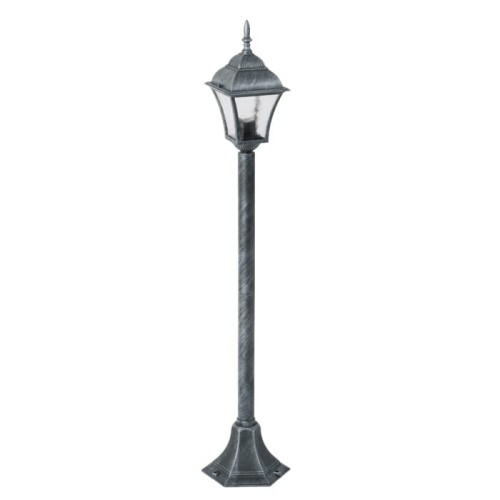 Lampa ogrodowa słupek TOSCANA o wysokości 106 cm w srebrnym antycznym kolorze. Posiada prostą, elegancką konstrukcję z kwadratową podstawą i ozdobnym kloszem w kształcie heksagonu. Produkt stoi na ziemi, idealny do oświetlenia przestrzeni zewnętrznych.