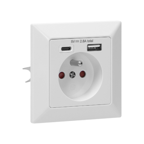 Gniazdo pojedyncze 2P+Z w kolorze białym z dwoma portami USB (USB-A i USB-C). Widok frontalny, wbudowane w prostokątną ramkę. Porty USB oznaczone napięciem 5V, 2.8A. Widoczny otwór gniazdka z trzema bolcami.