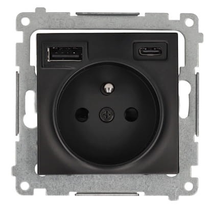 Gniazdo pojedyncze Simon 54 z uziemieniem w kolorze czarnym, zintegrowane z ładowarką USB-A i USB-C. Ujęcie frontalne, widoczne dwa porty USB oraz okrągłe gniazdo elektryczne. Montaż na ramce metalowej.