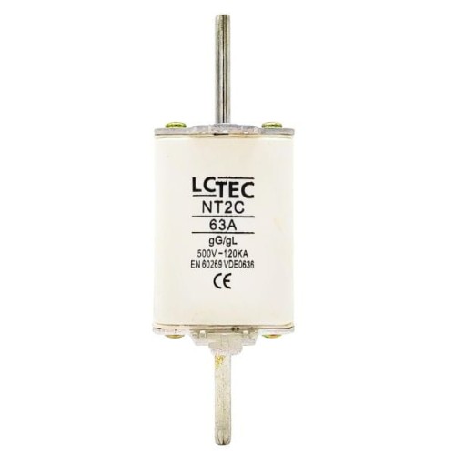 Wkładka topikowa NT2C 63A 500V LCTEC, cylindryczna, biała obudowa z oznaczeniami, metalowy styk u góry. Widoczny napis LCTEC NT2C 63A oraz parametry techniczne. Produkt w pozycji stojącej, na białym tle.
