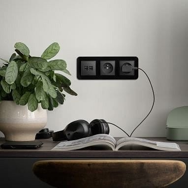 Karlik ICON Gniazdo pojedyncze z uziemieniem i przesłonami czarne - 12IGP-1ZP