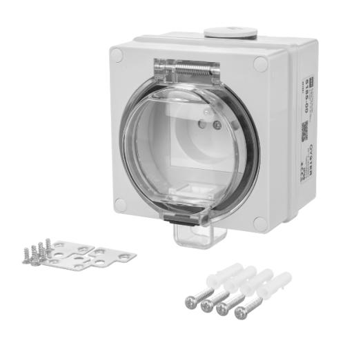 Gniazdo hermetyczne OYSTER 2P+Z 16A 250V IP66 w kolorze szarym, natynkowe, z przezroczystą pokrywą. W zestawie metalowa płytka montażowa, dwa wkręty oraz kołki rozporowe. Produkt pokazany z przodu, gotowy do montażu.