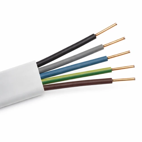 Przewód YDYp 5x4 450/750V z pięcioma żyłami: czarną, szaro-niebieską, zieloną, niebieską i brązową, umieszczony w białym izolacyjnym otoku. Widok z boku, pokazujący końce żył.