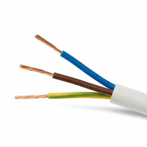Przewód OMY 3x1 (H03VV-F) 300/300V z trzema żyłami: brązową, niebieską i żółto-zieloną, widoczny z bliska, z białą izolacją. Przewód leży na jasnym tle, ukazując starannie odsłonięte końce żył.