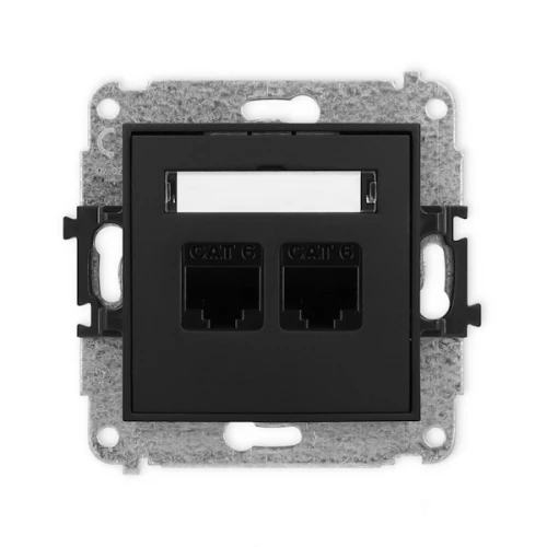 Gniazdo komputerowe Karlik MINI, podwójne, z dwoma portami RJ45 kat. 6, w czarnym matowym wykończeniu. Ujęcie frontalne, widoczne oznaczenia CAT 6 na gniazdach, umieszczone na szarej ramce montażowej.