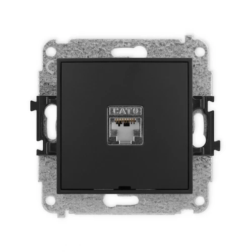 Gniazdo komputerowe Karlik MINI, pojedyncze, 1 x RJ45 kat.6, ekranowane, w kolorze czarnym matowym. Widok frontalny, z widocznym złączem RJ45 w środku oraz oznaczeniem CAT6. Montaż na podkładzie metalowym z uchwytami.