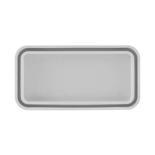 Puszka instalacyjna natynkowa N8 w kolorze szarym, prostokątna o wymiarach 37x75x40 mm. Widoczna gładka powierzchnia, oznaczenie 400V oraz symbole CE. Ujęcie frontalne, produkt leżący na płaskiej powierzchni.