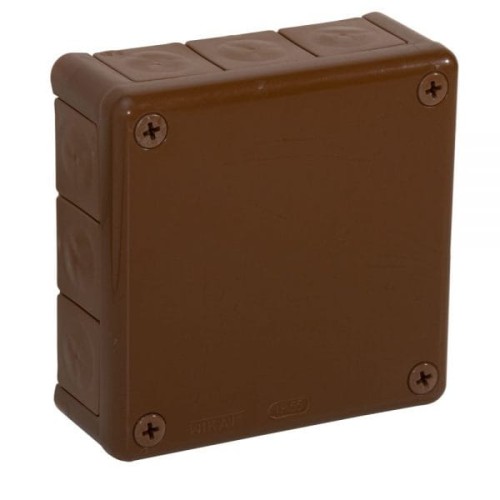 Puszka natynkowa o wymiarach 118x118x46 mm w kolorze brązowym, z 12 wlotami i dławikami gumowymi. Ujęcie frontalne, pokazujące cztery widoczne zatrzaski oraz śruby mocujące. Produkt przeznaczony do instalacji elektrycznych z klasą ochrony IP55.