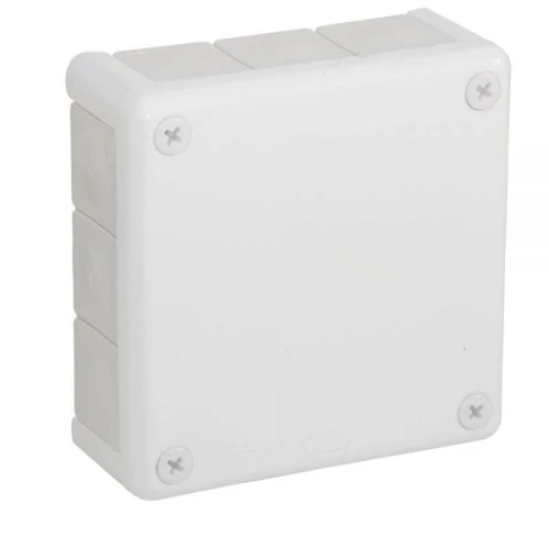 Puszka natynkowa biała o wymiarach 118x118x46 mm, klasy IP55, z 12 wlotami i dławikami gumowymi. Ujęcie frontalne, produkt zamknięty, widoczne cztery śruby mocujące w rogach.
