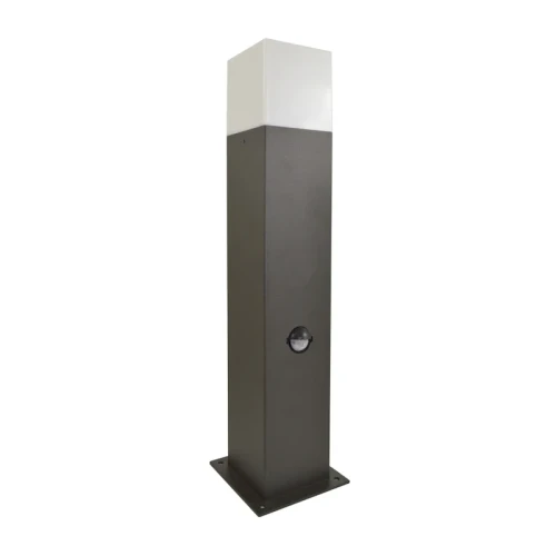 Stojąca lampa ogrodowa New York o wysokości 44 cm w kolorze grafitowym, z białym kloszem na górze. Posiada czujnik ruchu i zmierzchu, z widocznym przyciskiem na obudowie. Ustawiona na stabilnej podstawie, idealna do oświetlenia przestrzeni zewnętrznych.