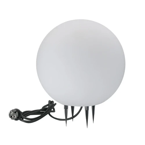 Lampa ogrodowa Kula Argento o średnicy 30 cm, wykonana z matowego białego tworzywa, z czterema metalowymi kolcami do montażu w ziemi. Zasilana przez kabel z wtyczką, prezentowana w widoku frontalnym.
