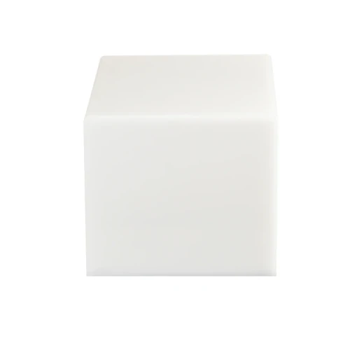 Klosz do lampy New York Goldlux 308412 w kształcie prostopadłościanu, wykonany z matowego białego materiału. Produkt widoczny z przodu, na jednolitym tle, bez widocznych napisów czy logo. Idealny do różnych aranżacji wnętrz.