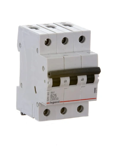 Wyłącznik nadprądowy 3P B 25A 6kA AC S303 RX3 o białej obudowie, z trzema przełącznikami i widocznym napisem B25. Produkt w pozycji stojącej, z czarnym dźwignią, bez widocznych dodatków lub akcesoriów.