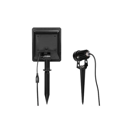 Reflektor solarny ogrodowy LED, zestaw 4 sztuk, pokazany z przodu i z boku. Czarna obudowa, wbijany stelaż, widoczny kabel zasilający. Produkt w pozycji stojącej, przeznaczony do oświetlenia ogrodu.