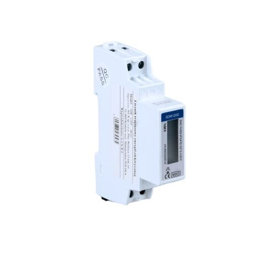 Licznik energii elektrycznej SDM-120D, jednofazowy, 45A, 230V. Biały korpus, wyświetlacz LCD z czytelnymi oznaczeniami, montaż na szynie DIN. Widok frontalny z lewego boku, z widocznymi złączami.
