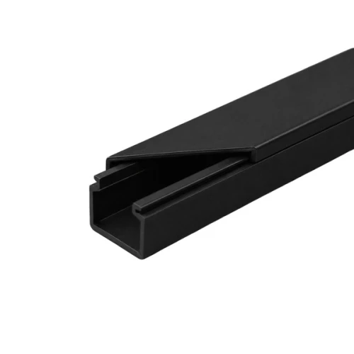 Listwa instalacyjna, kanał kablowy, korytko w kolorze czarnym matowym, o wymiarach 17x15 mm, długości 2 m. Ujęcie z boku, ukazujące gładką powierzchnię oraz otwór do umieszczania kabli. Prosty, funkcjonalny design.