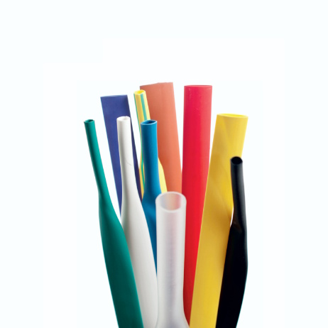Rurka termokurczliwa 4,8/2,4 mm w kolorze czerwonym, długość 1 m, przedstawiona z innymi rurkami w różnych kolorach (zielony, biały, niebieski, żółty, czarny, pomarańczowy) w układzie pionowym na jasnym tle.