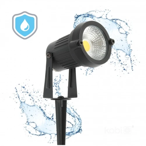 Reflektor ogrodowy LED BLAKE 5W 3000K w kolorze czarnym, montowany na stojaku. Wbudowany moduł LED, szklana soczewka, oświetlenie o ciepłej barwie. Odporność na wodę IP65, idealny do użytku na zewnątrz.