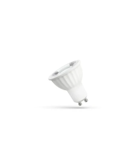 Żarówka LED GU10 4W z soczewką, emitująca zimne białe światło. Biała obudowa z wyraźnym żłobieniem, z dwoma pinami na końcu. Ujęcie z boku, ukazujące kształt okrągły oraz lekko pochyloną pozycję.