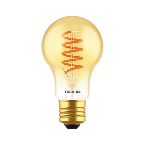 Żarówka LED Filament E27 A60 4,5W w bursztynowej, przezroczystej obudowie. Wnętrze z spiralnym włóknem w pomarańczowym kolorze. Widoczna etykieta z logo TOSHIBA na dolnej części trzonka. Ujęcie frontalne.