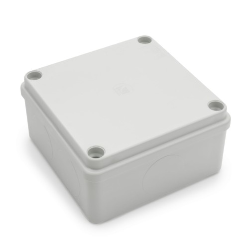 Puszka natynkowa 100x100x50 mm w kolorze szarym, wykonana z tworzywa sztucznego. Kąt ujęcia z góry, widoczne cztery otwory montażowe na rogach. Brak dławików, klasa szczelności IP65. Prosta konstrukcja, bez dodatkowych dekoracji.