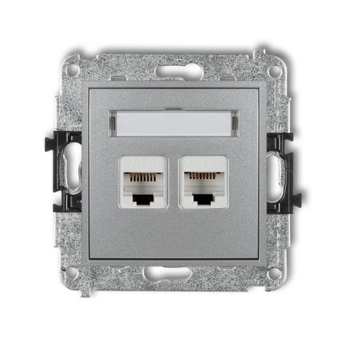 Gniazdo komputerowe podwójne Karlik MINI 2xRJ45 w kolorze srebrnym metalik. Montowane w ramce, z dwoma portami RJ45 oznaczonymi jako CAT5. Widok frontalny, produkt w stanie nowym, przeznaczony do instalacji elektrycznej.