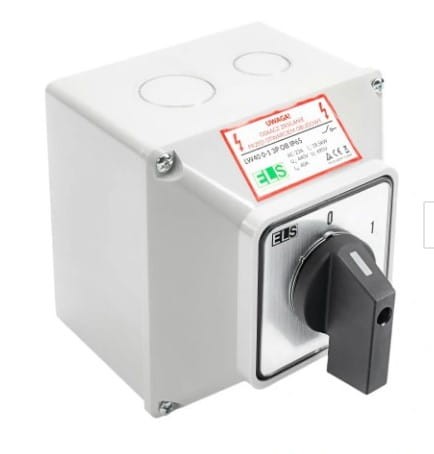 Łącznik krzywkowy 40A 0-1 3P w obudowie IP65, biały, z pokrętłem w kolorze czarnym. Widoczne oznaczenia 0 i 1 oraz logo producenta ELIS. Obudowa z dwoma otworami montażowymi, prostokątny kształt.