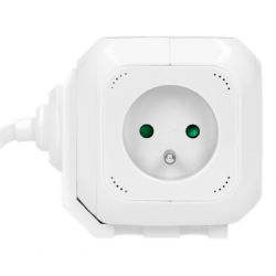 Przedłużacz kostka Orno z 4 gniazdami i 2 portami USB, w kolorze białym. Widok frontalny z gniazdami, zielone wskaźniki wtyczek. Produkt z okrągłym kształtem, przeznaczony do użytku domowego.