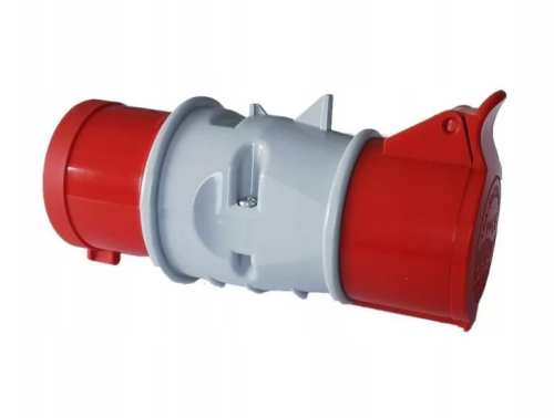 Adapter przejściówka 4P z wtyczką 32A i gniazdem 16A, IP44. Produkt w kolorze czerwonym i szarym, z widocznymi zamkami zabezpieczającymi. Ułożony poziomo, z otwartym gniazdem i wtyczką, idealny do zastosowań zewnętrznych.