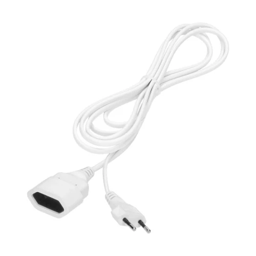 Przedłużacz domowy o długości 1,5 m, biały, z wtyczką 2P oraz gniazdem. Kabel z zaokrąglonym, prostokątnym gniazdem i wtyczką, leżący na białym tle. Idealny do użytku w domowych warunkach.