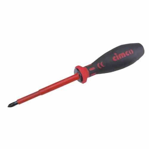 Izolowany wkrętak krzyżakowy PH 1 o długości 80 mm z czarnym, ergonomicznym uchwytem i czerwoną końcówką. Widoczny logo Cimco na uchwycie. Produkt leży poziomo, zbliżenie na końcówkę wkrętaka.
