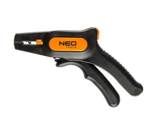 Automatyczny ściągacz izolacji Neo 01-519, czarny z pomarańczowym przyciskiem, z ergonomicznym uchwytem. Produkt widoczny z boku, z wyraźnym logo NEO TOOLS. Idealny do precyzyjnego usuwania izolacji z przewodów elektrycznych.