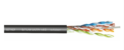 Kabel teleinformatyczny BiTLAN U/UTP kat. 6, zewnętrzny, z czarnym oplotem. Wewnątrz cztery pary skręconych żył w kolorach: niebieskim, pomarańczowym, zielonym i brązowym, widoczne oznaczenia na izolacji.